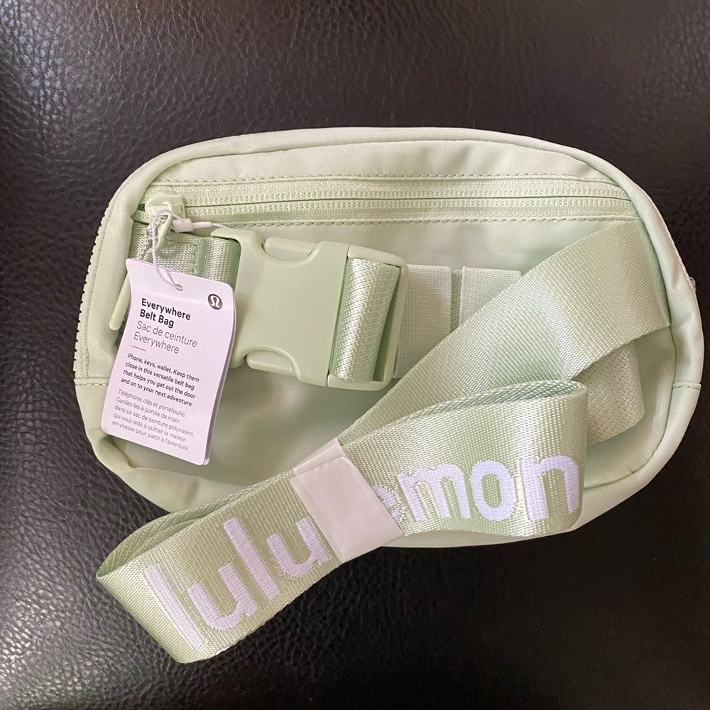 ONLY 1 Lululemon Everywhere Belt Bag with LOGO strap KOGR/WHT Green and White